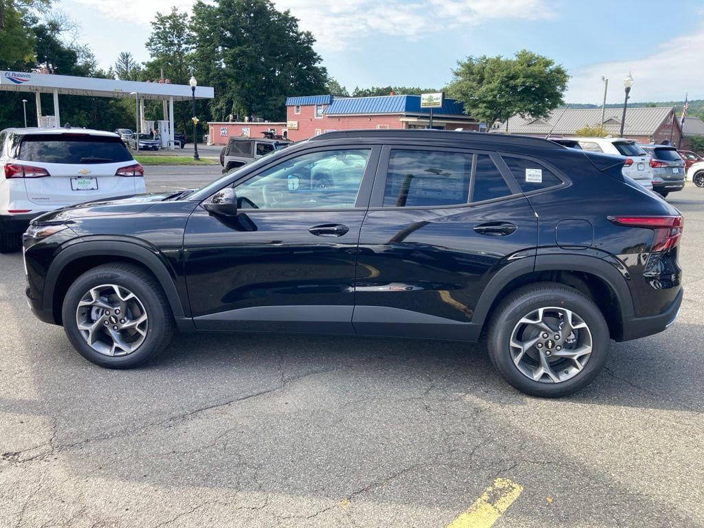 New 2026 Chevrolet Trax LT w/ LT Convenience Package FWD image 25