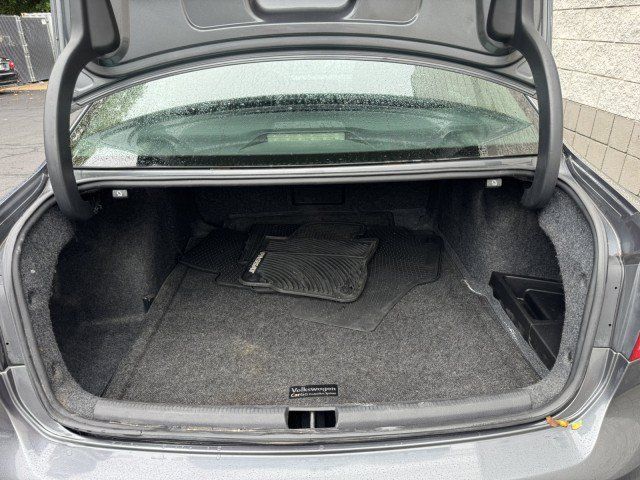 Used 2015 Volkswagen Passat TDI SEL Premium FWD image 9