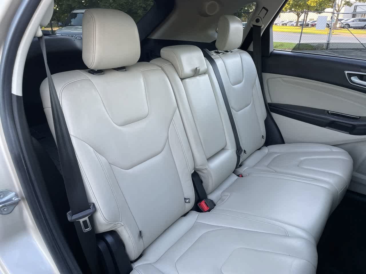 Used 2017 Ford Edge Titanium w/ Technology Package AWD/4WD image 15
