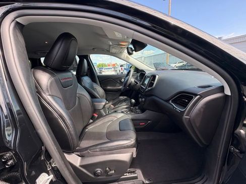 Used 2022 Jeep Cherokee Trailhawk w/ Premium Leather Package AWD/4WD image 14