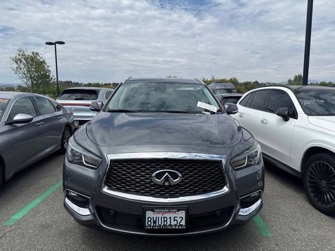 Used 2020 INFINITI QX60 Luxe w/ Essential Package FWD image 2