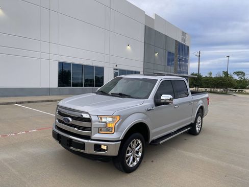 Used 2015 Ford F150 Lariat w/ Equipment Group 502A Luxury image 11