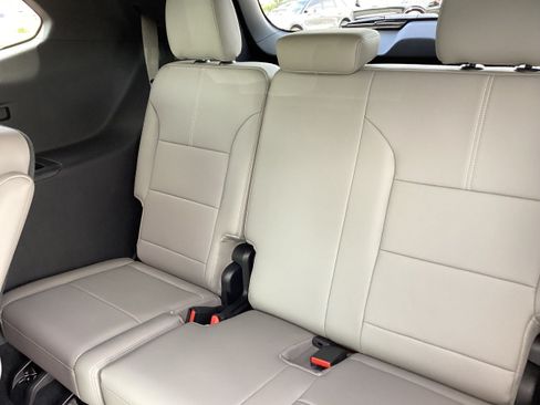 Used 2026 GMC Acadia Elevation w/ Elevation Premium Package FWD image 14