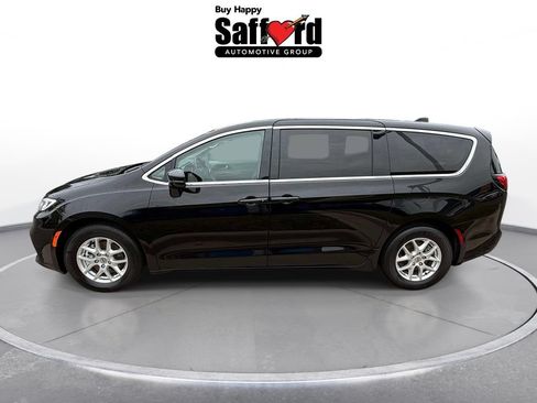 Used 2024 Chrysler Pacifica Touring-L FWD image 4