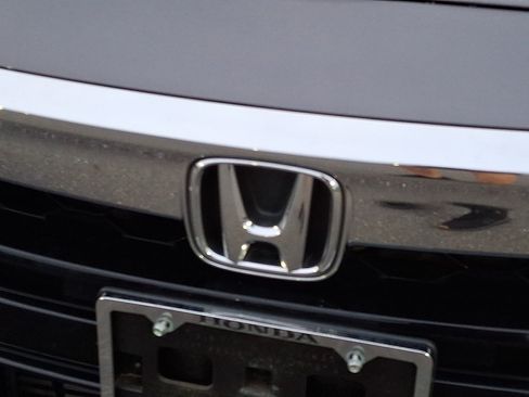 Used 2018 Honda Accord Touring image 8
