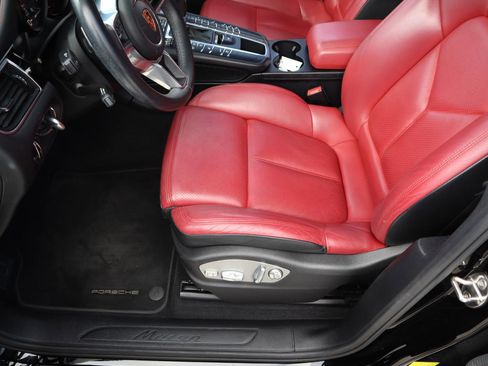 Used 2018 Porsche Macan image 34