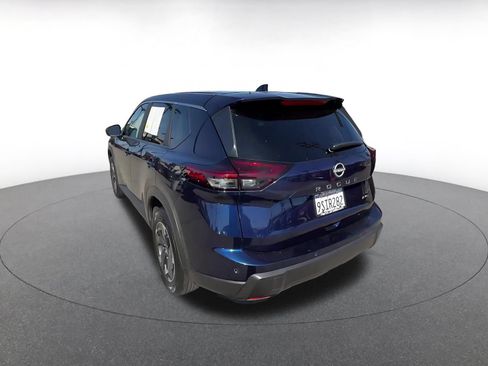 Used 2025 Nissan Rogue SV AWD/4WD image 11