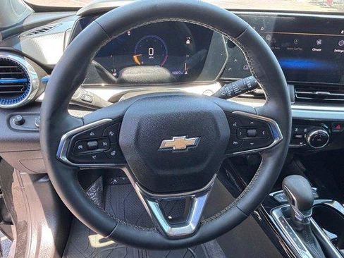 Used 2026 Chevrolet Trax LT w/ LT Convenience Package FWD image 21