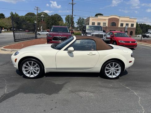 Used 2006 MAZDA MX-5 Miata Grand Touring image 8