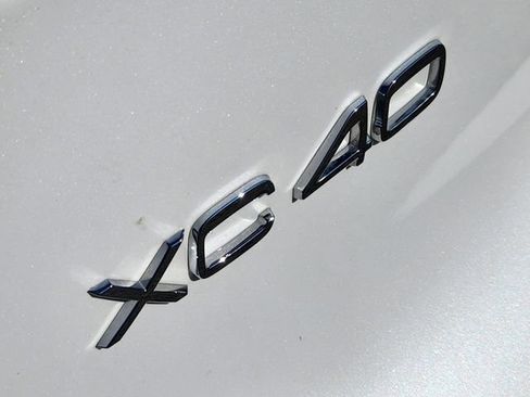Certified 2025 Volvo XC40 B5 Plus AWD/4WD image 18