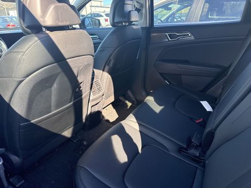 Used 2024 Kia Sportage EX image 6