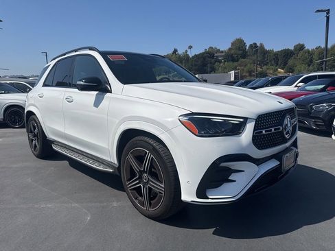 Used 2025 Mercedes-Benz GLE 450 4MATIC image 3