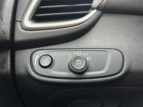 Used 2020 Chevrolet Trax LT image 26