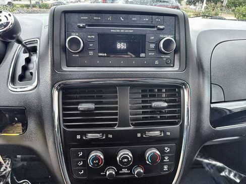 Used 2016 Dodge Grand Caravan SE FWD image 12