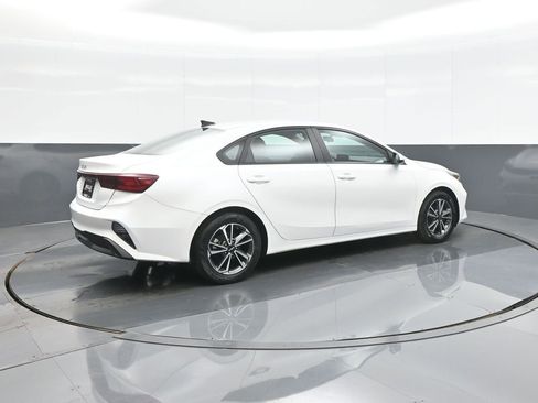 Used 2022 Kia Forte LXS FWD image 7
