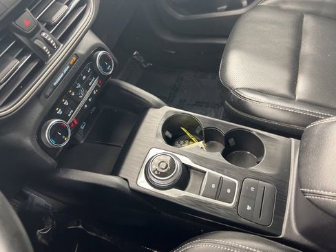 Used 2022 Ford Escape SEL image 19