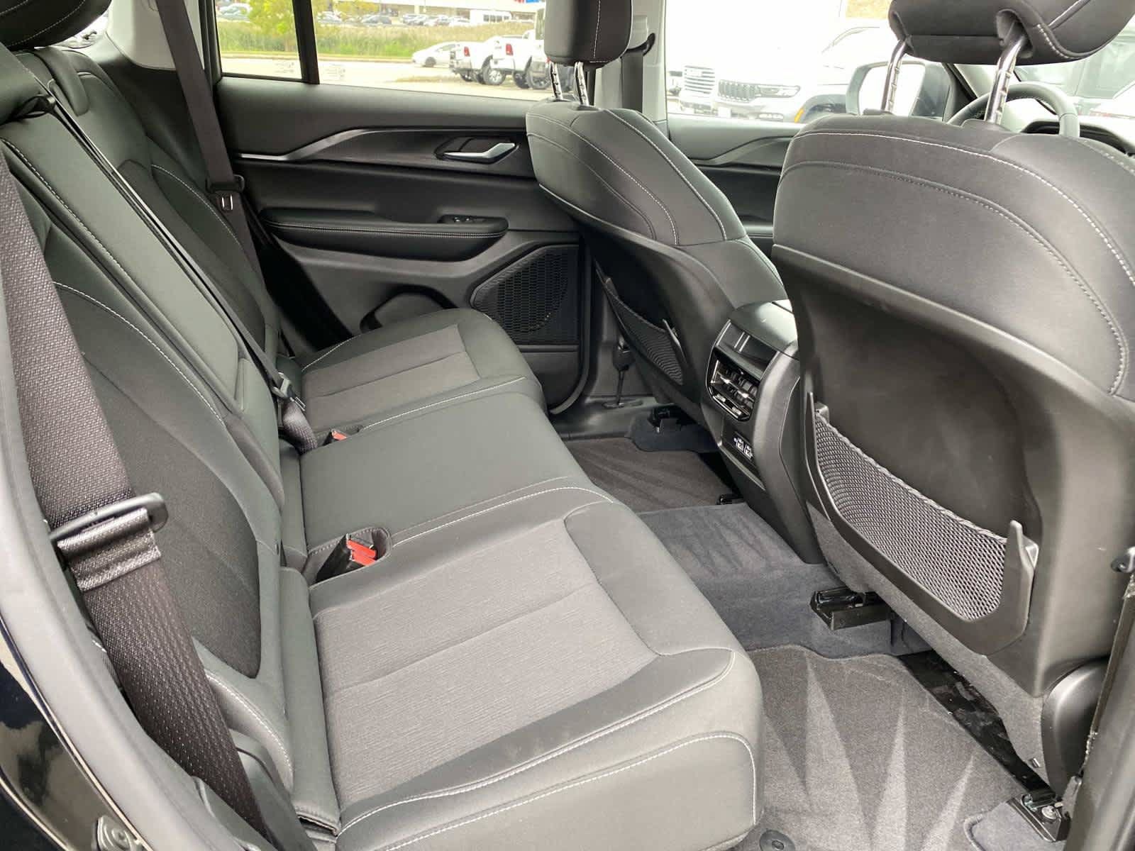 Certified 2023 Jeep Grand Cherokee Laredo X AWD/4WD image 22