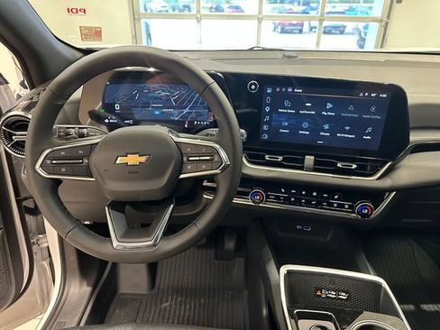 New 2027 Chevrolet Equinox LT w/ Convenience Package II AWD/4WD image 9