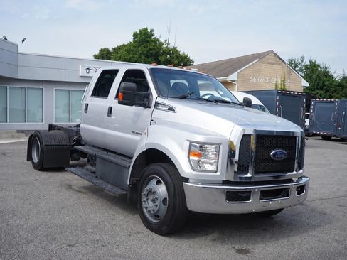 Used 2019 Ford F650 2WD Crew Cab Super Duty image 3