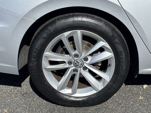 Used 2021 Volkswagen Passat 2.0T S w/ Luggage Net & Mats Package image 26