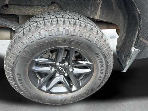 Used 2021 Chevrolet Silverado 1500 LT Trail Boss w/ Convenience Package II AWD/4WD image 19