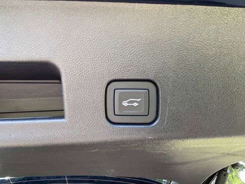 Used 2026 Chevrolet Traverse LT FWD image 7