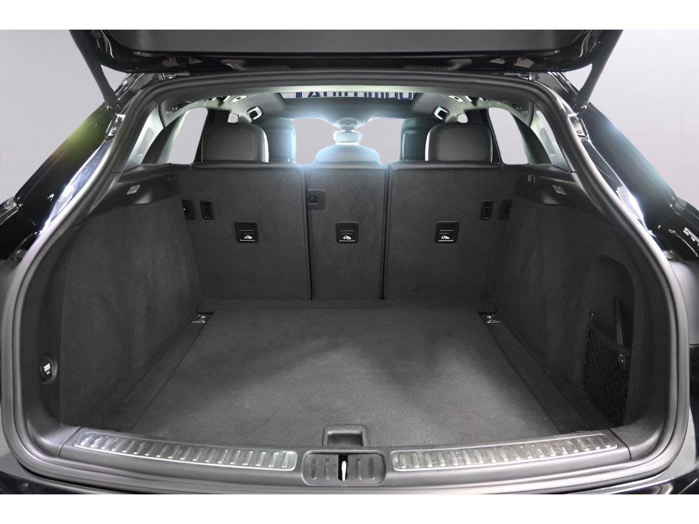 Used 2018 Porsche Macan AWD/4WD image 16