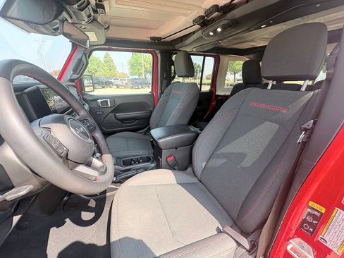 Used 2024 Jeep Wrangler Unlimited Rubicon AWD/4WD image 6