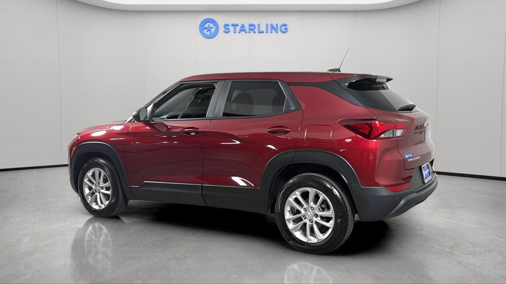 Used 2025 Chevrolet TrailBlazer LS w/ LS Convenience Package FWD image 4