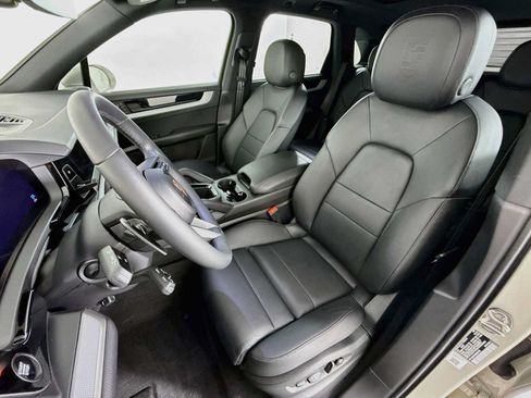 Certified 2025 Porsche Cayenne AWD/4WD image 5