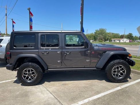 Used 2025 Jeep Wrangler Unlimited Rubicon AWD/4WD image 9