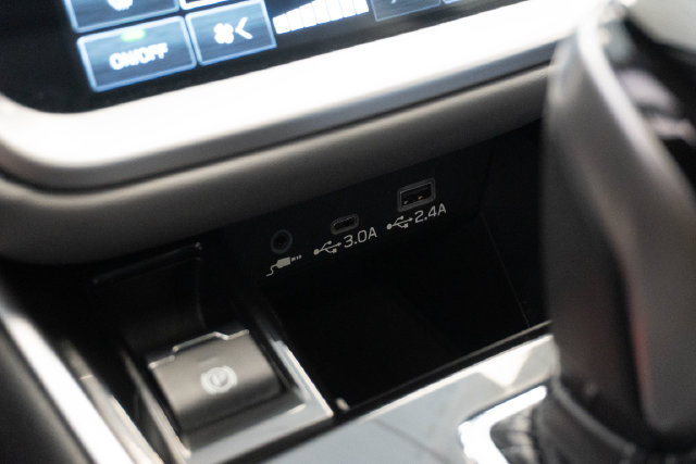 Used 2024 Subaru Outback Limited AWD/4WD image 13