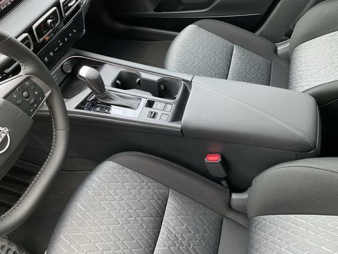 New 2026 Nissan Sentra SV w/ SV Convenience Package FWD image 32