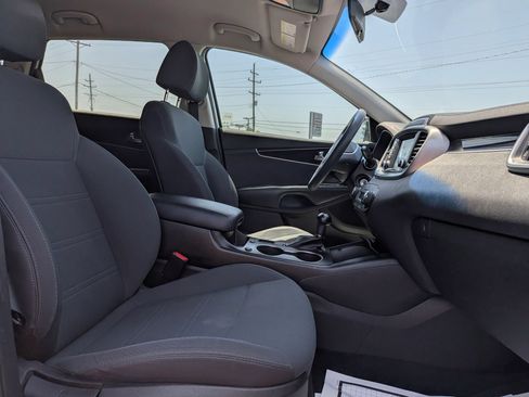 Used 2019 Kia Sorento AWD V6 image 35