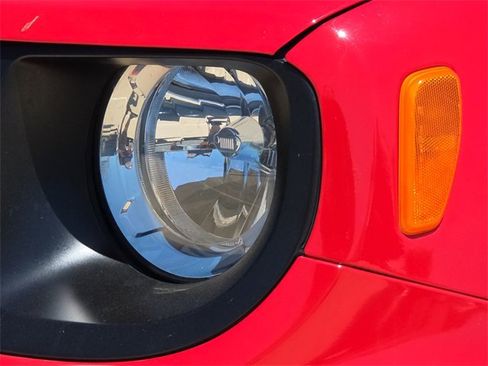 Used 2022 Jeep Renegade Latitude w/ Convenience Group image 4