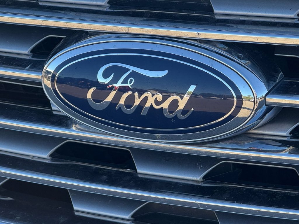 Used 2023 Ford Edge Titanium w/ Cold Weather Package AWD/4WD image 9