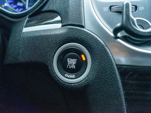 Used 2016 Chrysler 300 Limited image 21