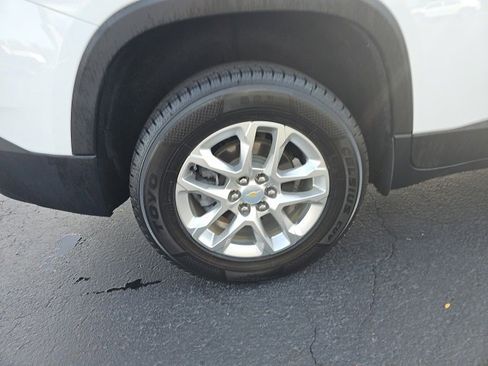 Used 2021 Chevrolet Traverse LS image 82