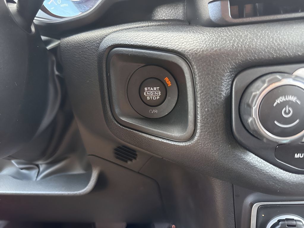 Used 2025 Jeep Wrangler Unlimited Sport AWD/4WD image 18
