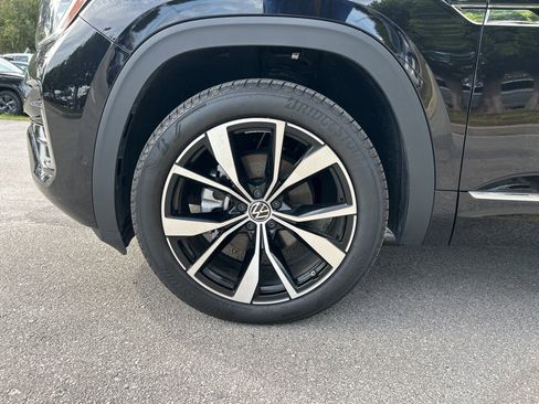 Certified 2025 Volkswagen Atlas SEL Premium R-Line image 56