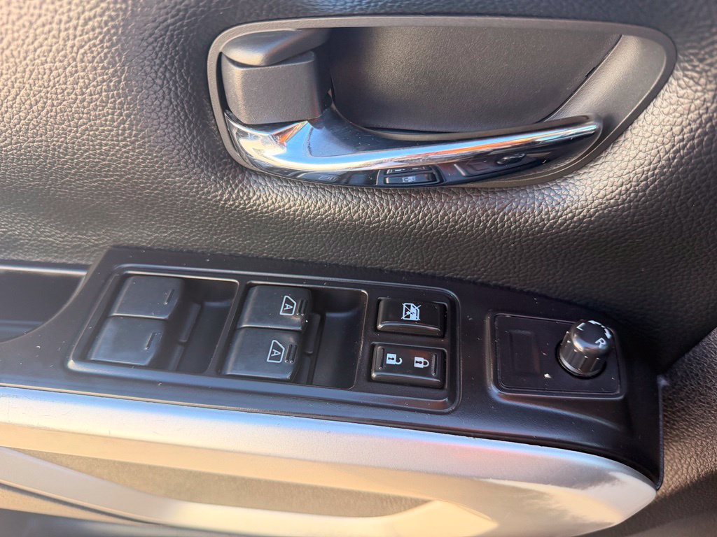Used 2021 Nissan Titan SV w/ SV Convenience Package AWD/4WD image 21