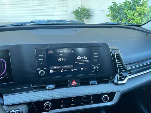 Used 2025 Kia Sportage LX image 20