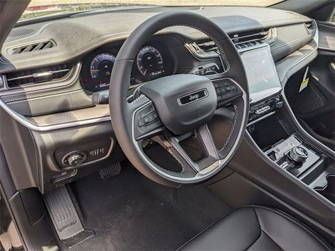 New 2025 Jeep Grand Cherokee L Limited image 8