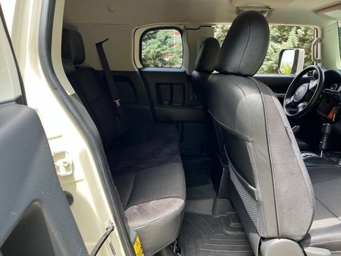 Used 2014 Toyota FJ Cruiser 4WD w/ Convenience Package image 41