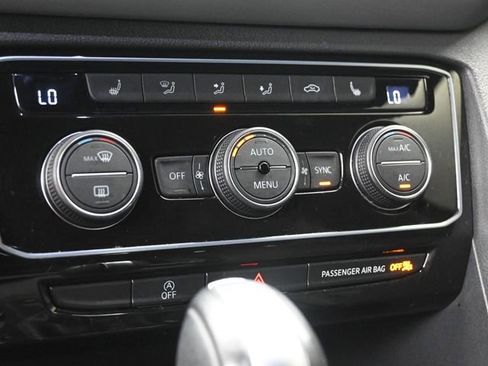 Used 2023 Volkswagen Atlas Cross Sport SE image 18