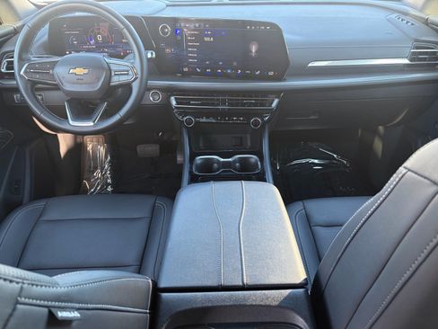 Used 2025 Chevrolet Traverse LT AWD/4WD image 28