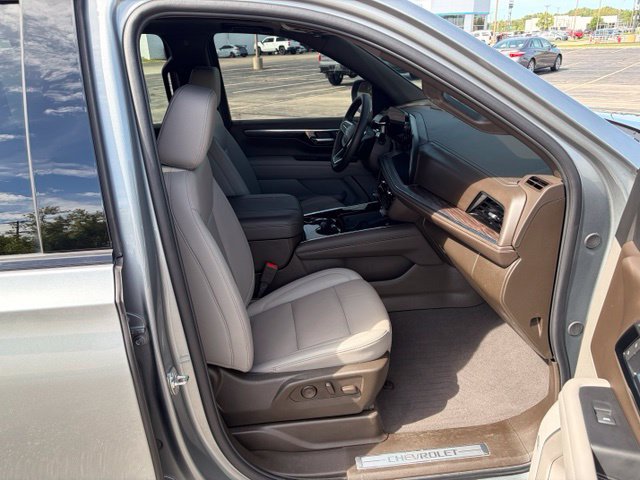 Used 2025 Chevrolet Suburban Z71 w/ Z71 Off-Road Package AWD/4WD image 17