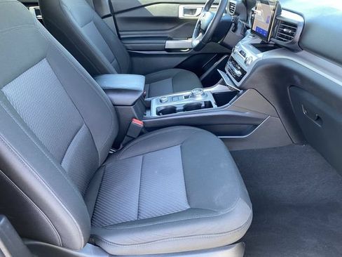 Used 2023 Ford Explorer XLT AWD/4WD image 10