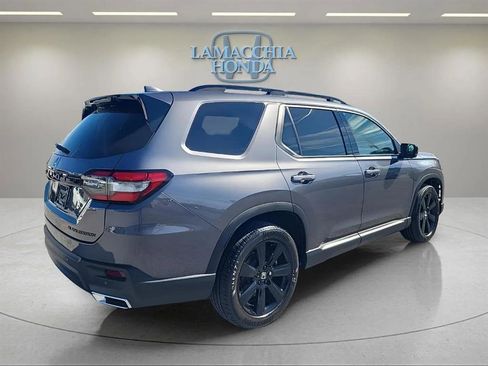 Used 2025 Honda Pilot Black Edition image 3