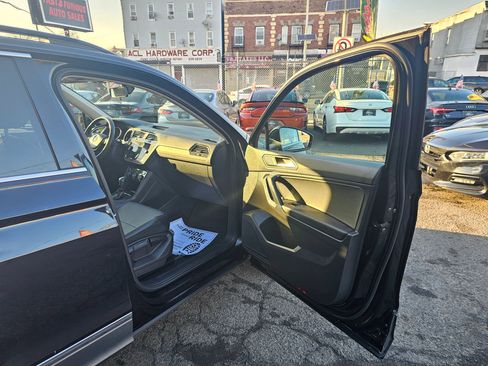 Used 2020 Volkswagen Tiguan SEL image 11